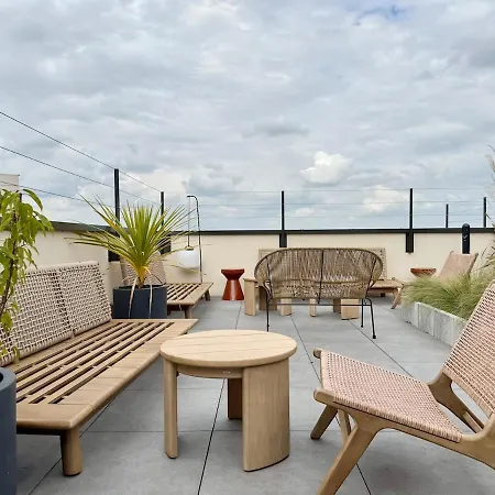 We Live Sharies - C203 *