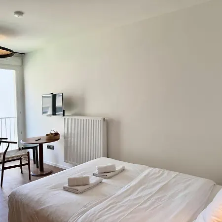 Apartment We Live Sharies - C203 *