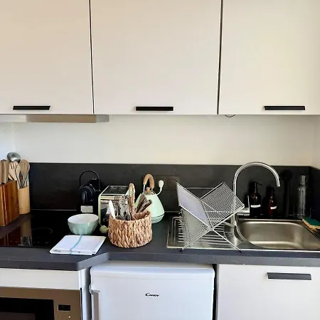 We Live Sharies - C203 Апартаменты Реймс