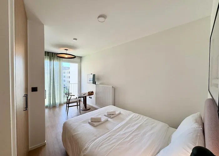 We Live Sharies - C203 *